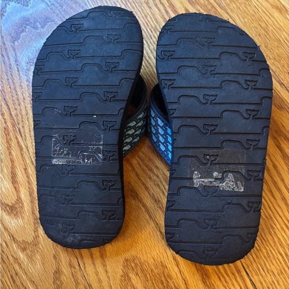 Vineyard Vines Kids Whale Flip Flops - Blue and Black- Size 12 - Picture 5 of 5